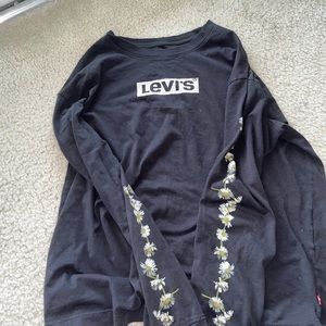 Levi’s long sleeve top